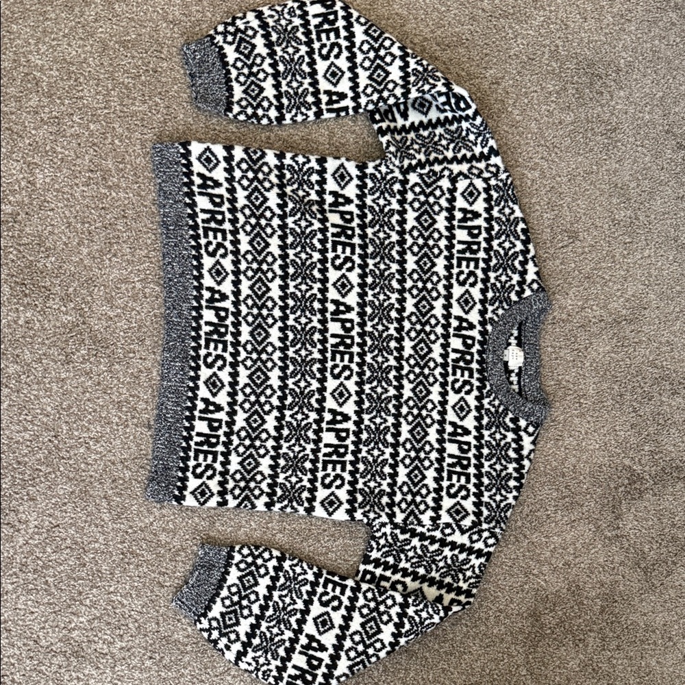 Black and White Patterned Women's Sweater